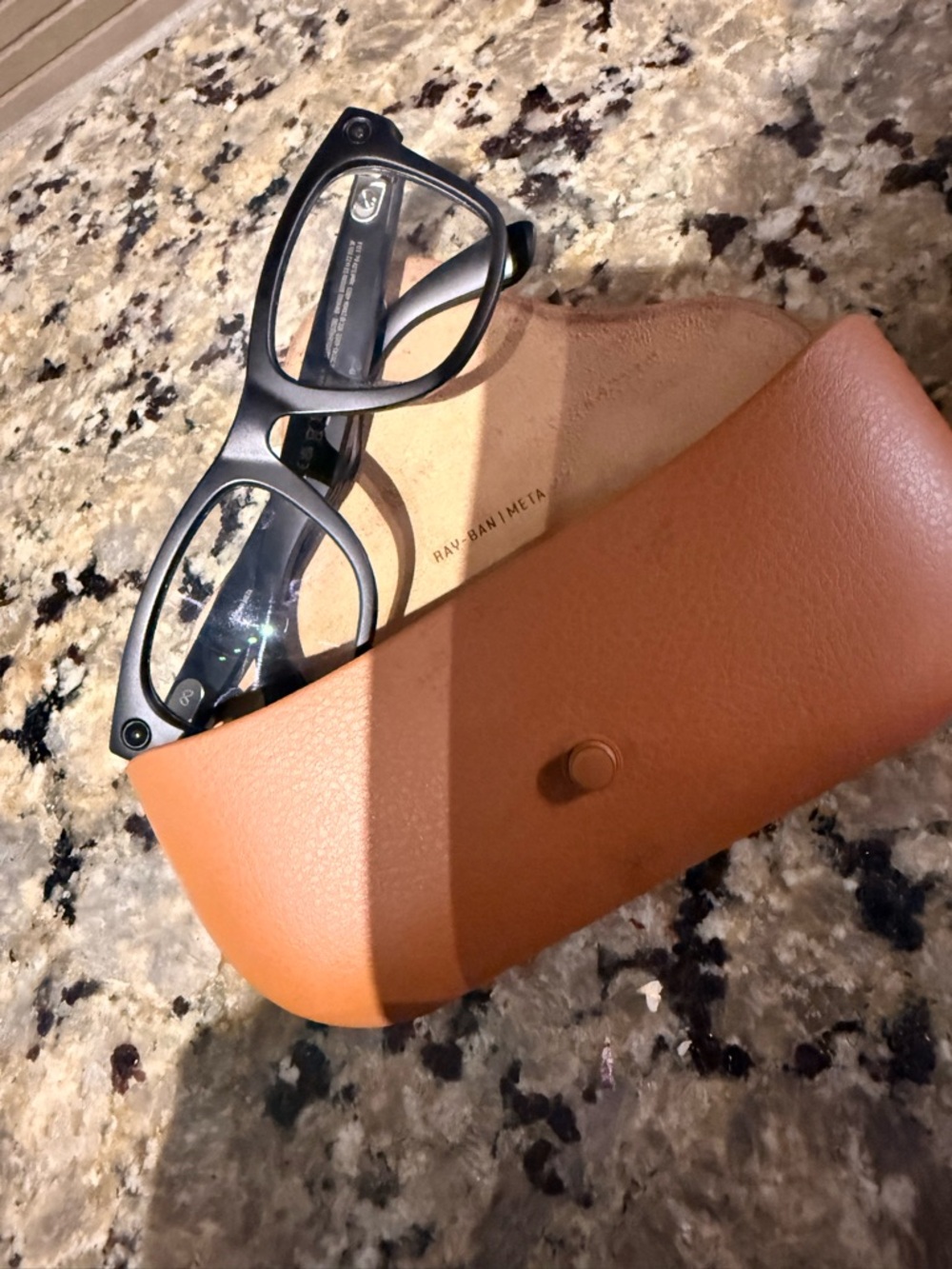Ray-Ban meta wayfarer sz53 Gen 1 Black Frames with Brown Leather charge Case - Picture 7 of 9